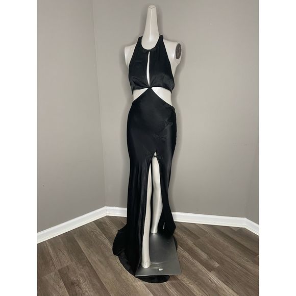 Sau Lee
Salome Cut-Out Satin Gown - Picture 5 of 10